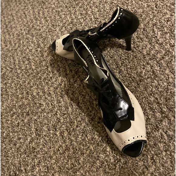 Stylish heels. - Picture 5 of 5